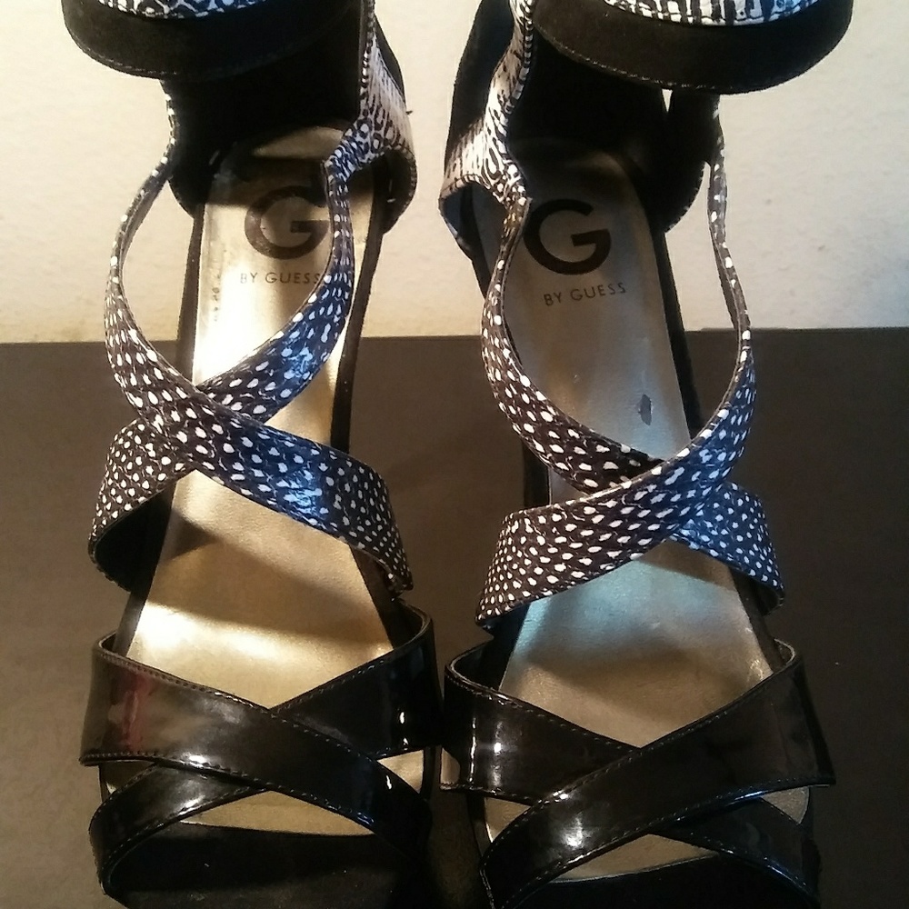 Black/White Guess heels size 10M - Picture 3 of 7
